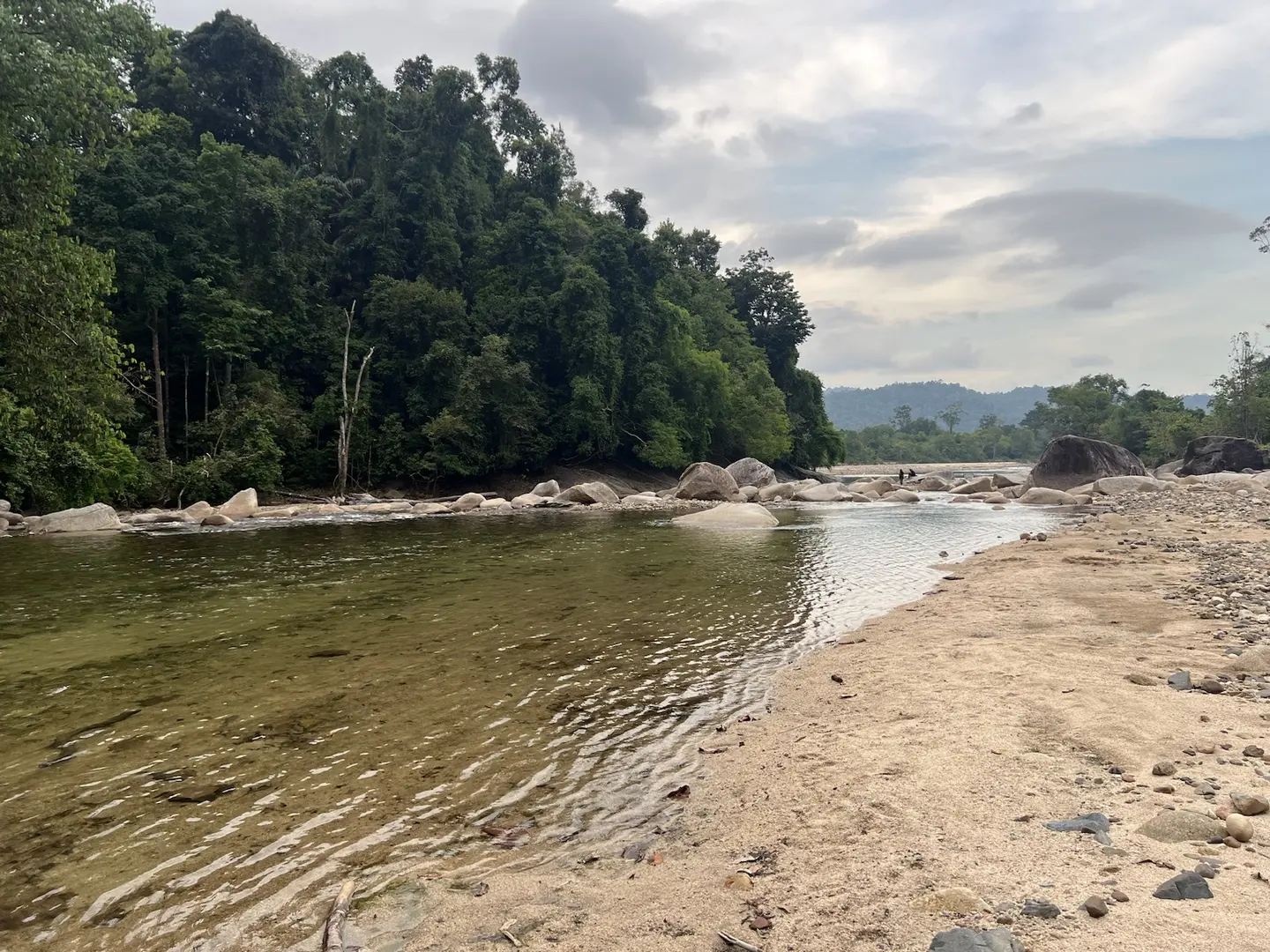 Sungai semula jadi berhampiran Villa Bunian